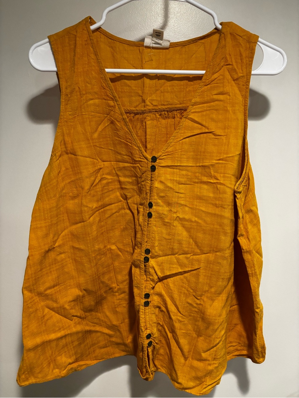 a.n.a. Cotton-blend Buttondown Tank V-neck Large
